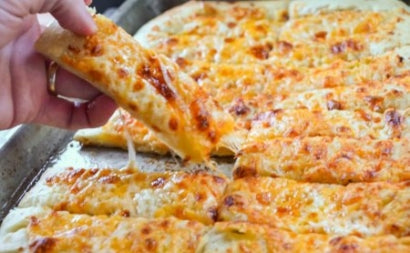 How to make delicious cheesy garlic sticks