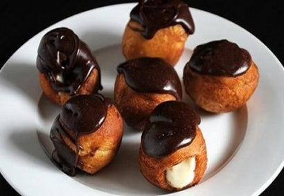 How to make chocolate biscuit eclairs