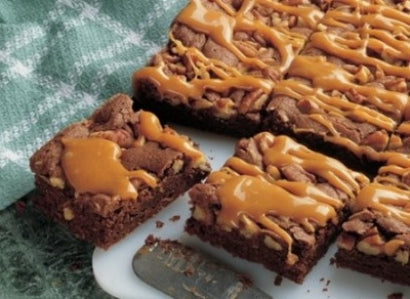 How to make caramel and pecan brownies