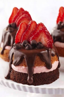 Mini strawberry and chocolate party cakes recipe